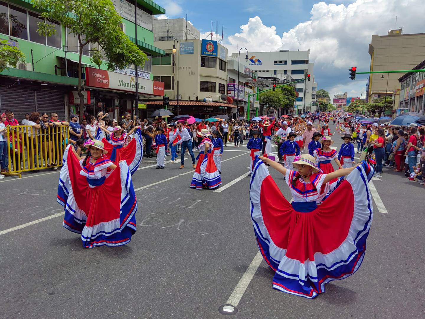 San José se vistió de blanco, azul y rojo, para celebrar con desfiles los 201 años de vida Independiente