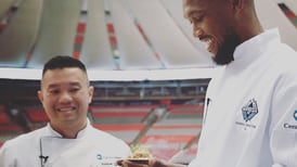 (Video) Kendall Waston se lanza como chef de comida asiática