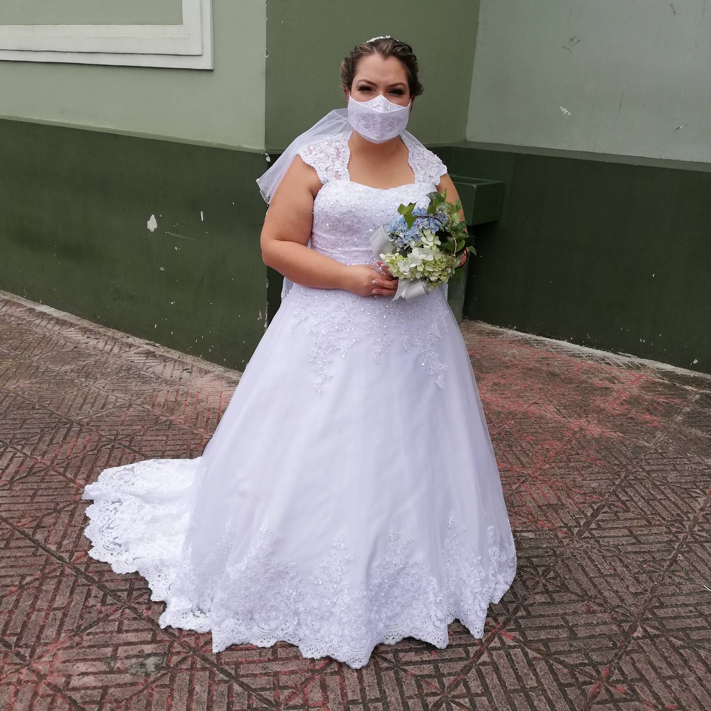 A las once de la mañana de este sábado 20 de marzo, Jendry Quesada Ulloa, se casó con José Andrés Obando Díaz, después de haber pospuesto la celebración en dos ocasiones anteriores por culpa del covid-19.