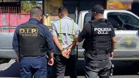 Municipalidad de Naranjo no castigó a empleado sospechoso de vender droga en un carro oficial