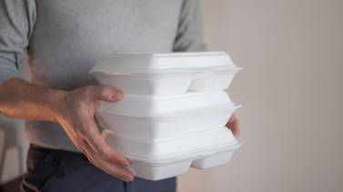 Caja prohibe ingreso de comidas en empaques de estereofón a sus instalaciones