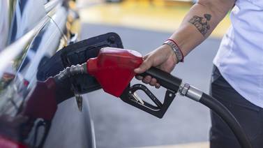 ¡Corra! El precio de la gasolina subirá en poco más de dos horas