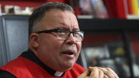 El padre Sergio Valverde lanzó un grito de auxilio por un problemón que tiene