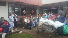 Rincón navideño: Espíritu tuanis llega a los hospitales