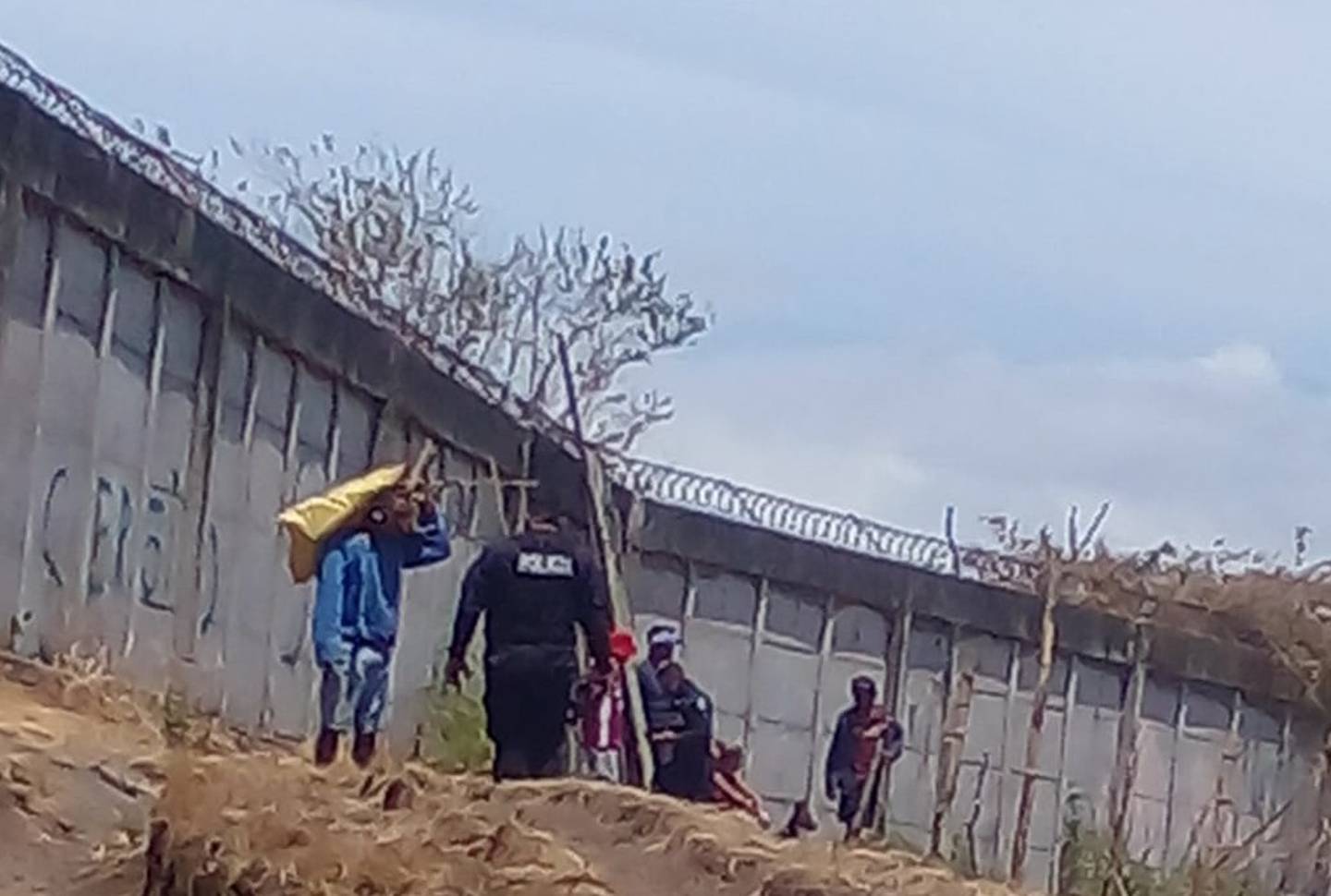 30 familias trataron de invadir terreno en La Carpio. Foto Policía Municipal de San José.