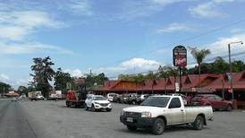 Seis hombres con armas y cascos cerrados asaltan y jalan con ¢13 millones de restaurante El Yugo 
