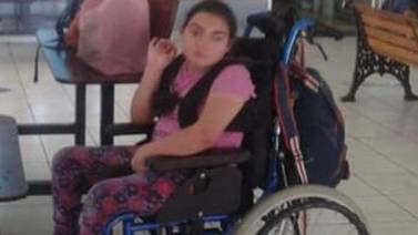 Mamá pide ayuda para recuperar la silla de ruedas de su hija que unos desalmados se robaron