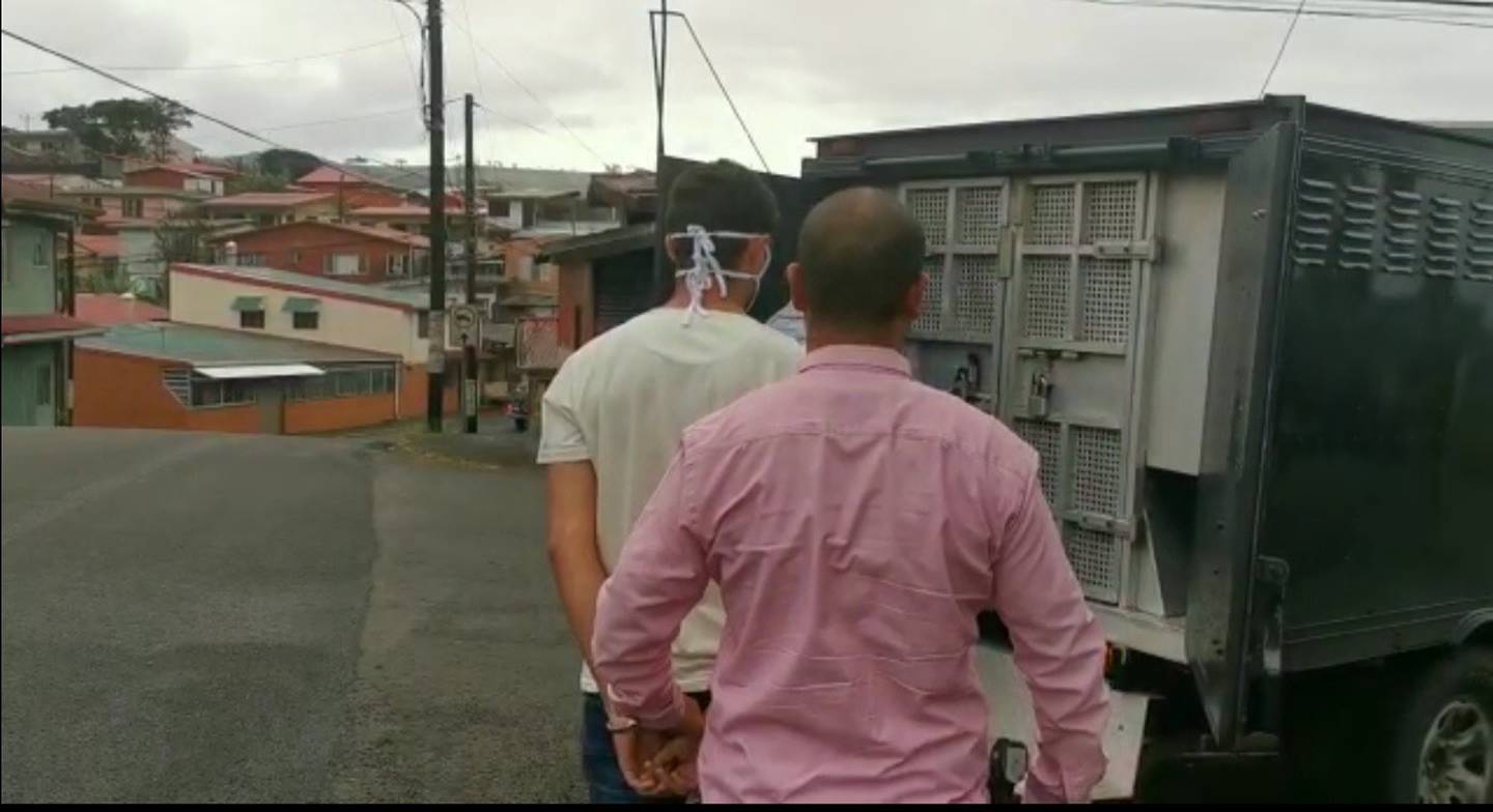 Detienen a dos jóvenes de apellidos Marín y Castro como sospechosos de manosear a ciclista en San Ramón. Foto OIJ.