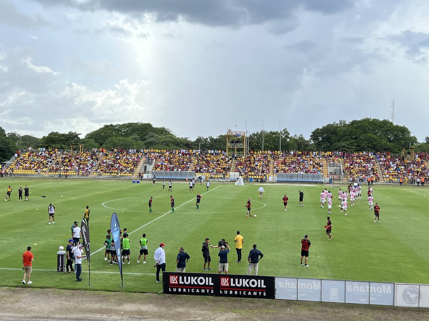 El Estadio Edgardo Baltodano Briceño tiene un ambientazo, con marimbas incluidas para el partido entre Liberia y Alajuelense.