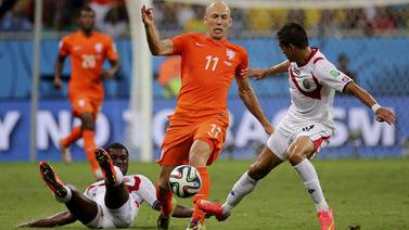 ¡Momentazo! Reconocido periodista deportivo se sacó un selfi con Arjen Robben