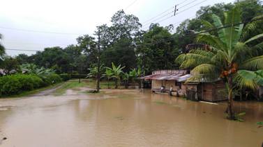 Inundaciones por la onda tropical número 27 golpean a upaleños