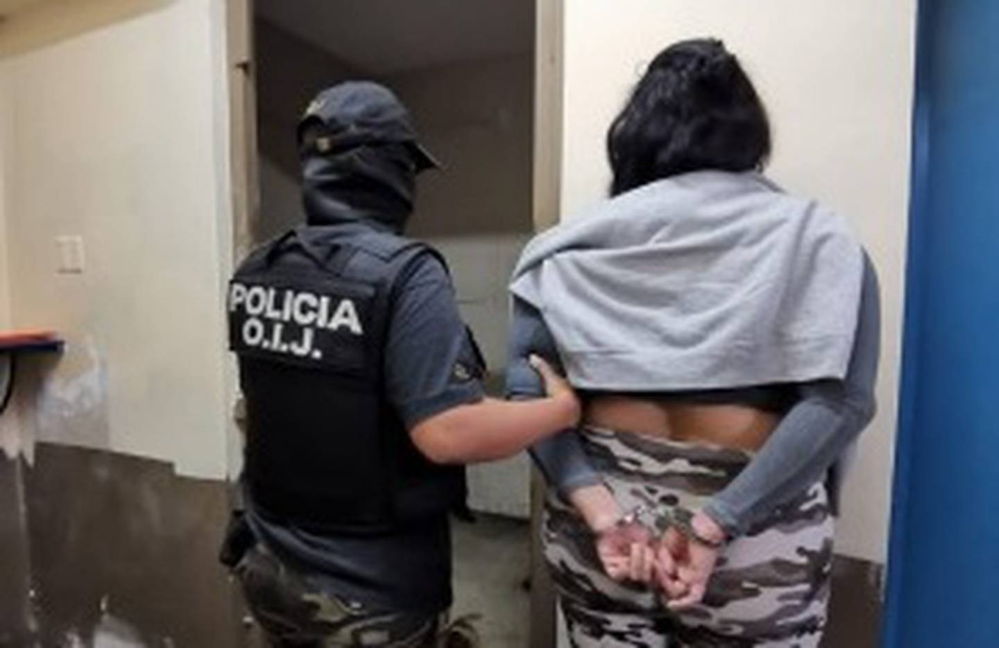 Mujer apellidada Granados es detenida como sospechosa de proxenetismo en Plaza Víquez. Foto OIJ.