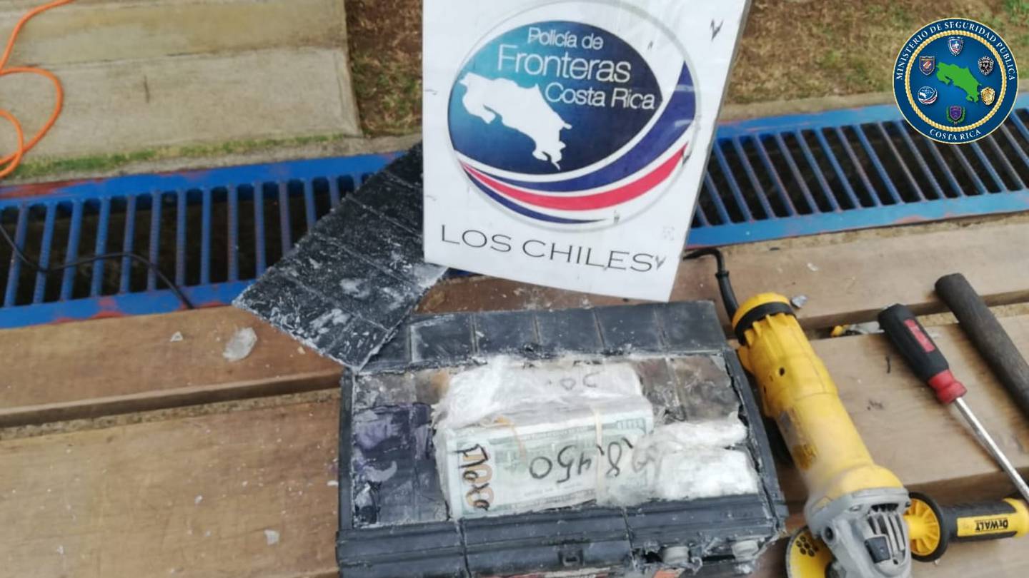 Policía decomisa $277 mil escondidos dentro de batería para carro en Los Chiles. Foto MSP.