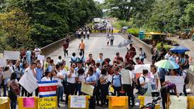Estudiantes exigen a la ministra de Educación una reunión