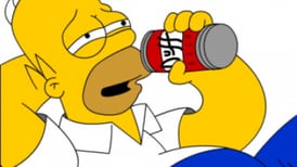 Ticos como locos por el anuncio de que la cerveza favorita de Homero Simpson se venderá en Costa Rica