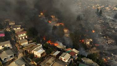 Chile busca levantarse de las cenizas tras incendios que dejaron 122 muertos