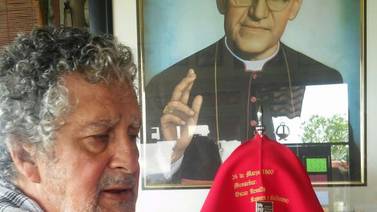 Reliquia de san Romero de América está en manos de católica brumosa