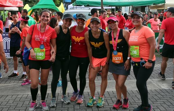 Un chapín y una chama ganaron la media maratón Herbalife ...