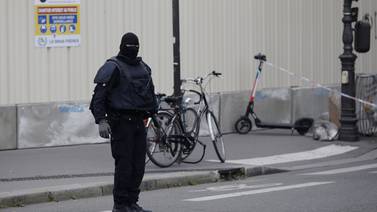 Empleado de la policía se vuelve loco y mata 4 compañeros en París