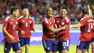 La Teja lo mete en modo Sele y le regala dos camisetas originales de la Selección de Costa Rica