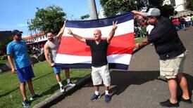 ‘Neonazis’ e integrantes de barras de fútbol participaron en agresiones a nicaragüenses