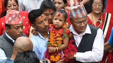 Declaran "diosa viviente" a niña de tres años en Nepal
