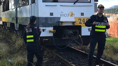 Mujer grave tras ser atropellada por el tren cerca del hospital Calderón Guardia 