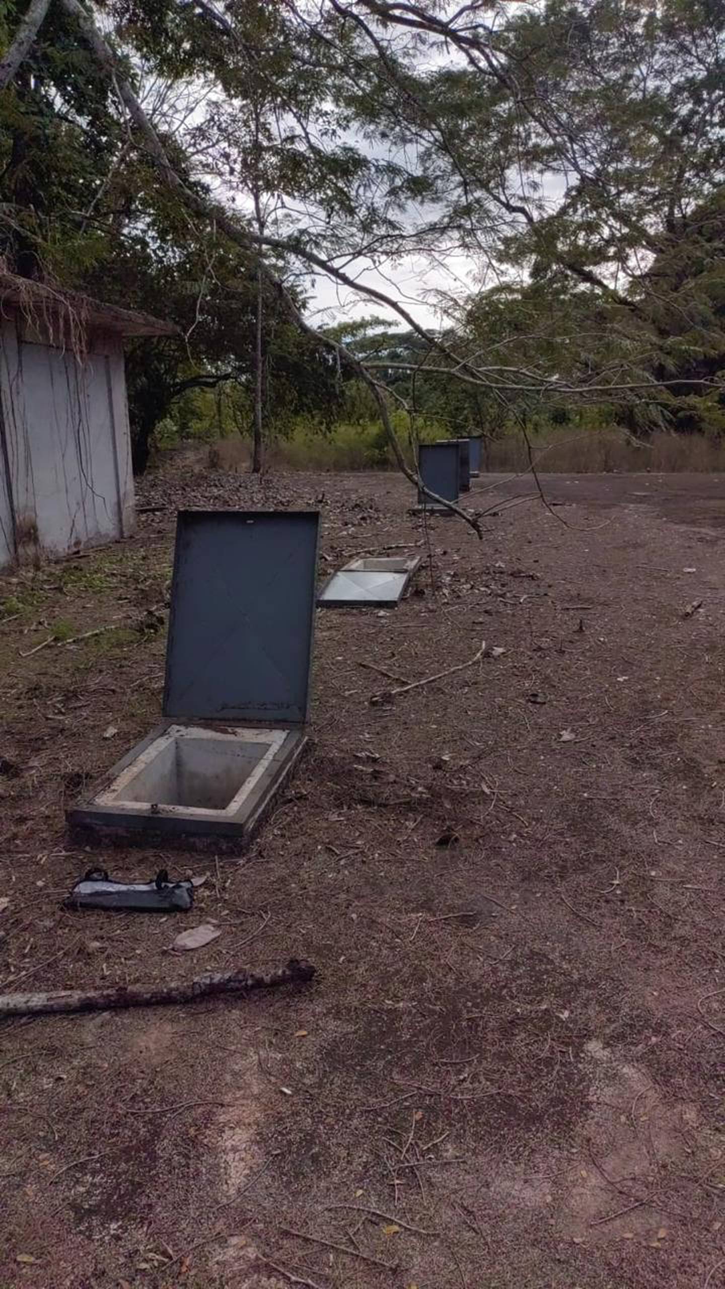 El cuerpo de una persona fue extraído en uno de los tanques que en apariencia utilizaba el líder criminal Oso en Herradura, en Garabito. Foto: OIJ
