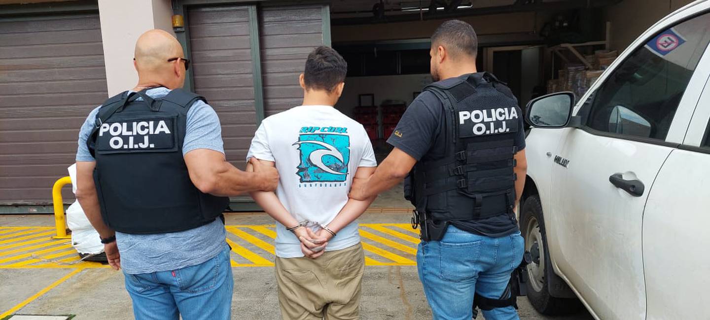 El menor sospechoso de matar a un guarda en San Ramón fue detenido este viernes en Barranca de Puntarenas. Foto OIJ.
