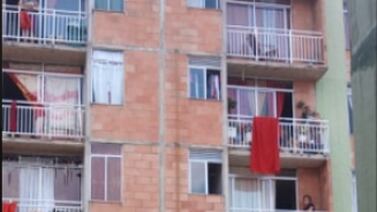 Tico en Colombia:” Mi barrio está lleno de banderas rojas en las casas para indicar que no tienen comida”