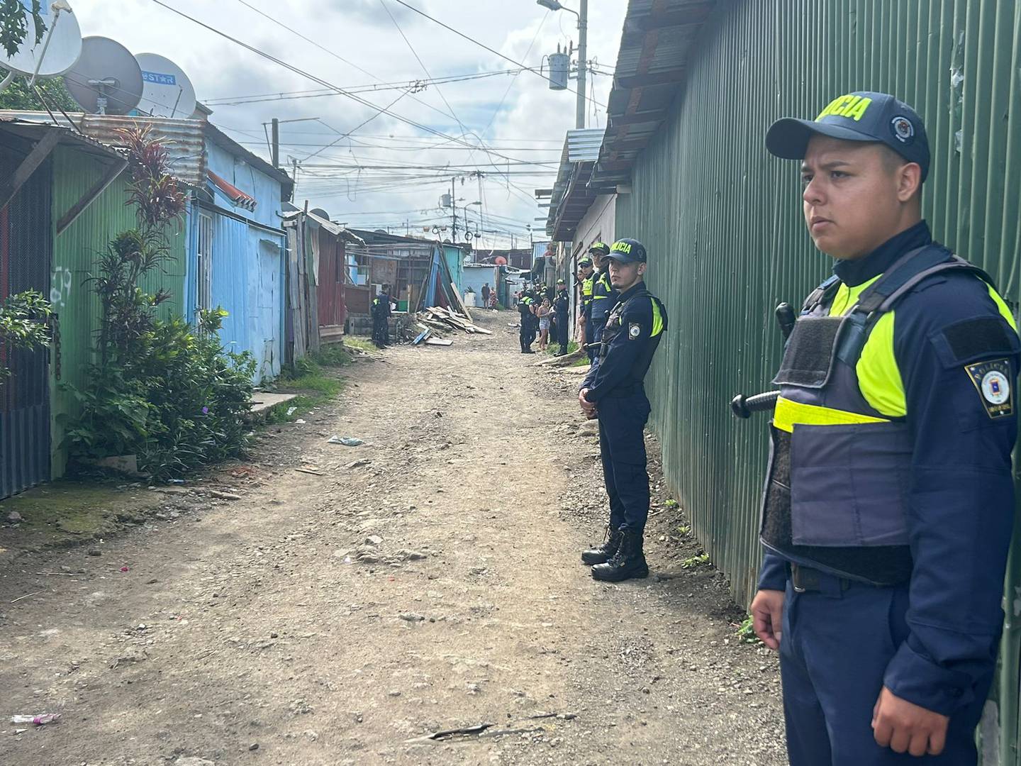 Al menos 74 familias que vivían en el sector conocido como El Tapón en Finca San Juan de Pavas, San José fueron desalojados por la Policía Municipal de San José. Foto: Policía Municipal de SJ