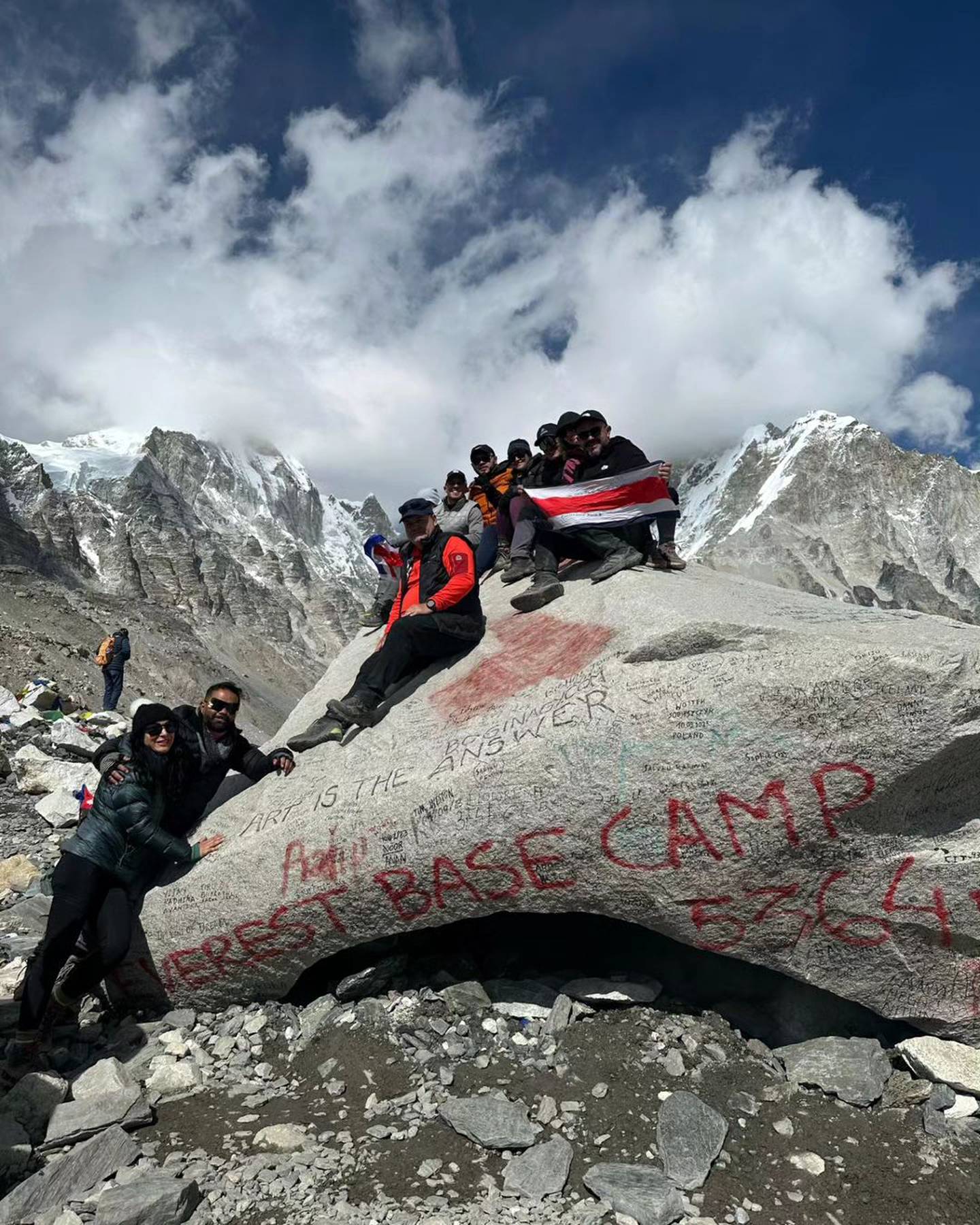 Daniel Vargas extraña a Shirley Álvarez en el Everest