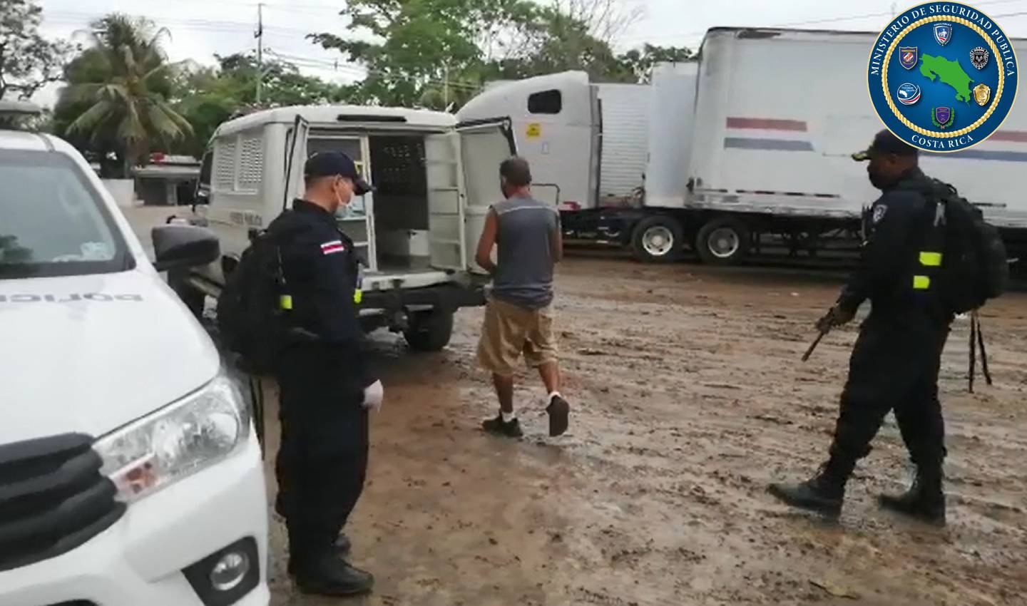 Detienen en Peñas Blancas a trailero guatemalteco en presunto estado de ebriedad. Foto MSP.