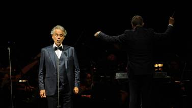 En Todas:Maquillista tica le dio regalazo a Andrea Bocelli