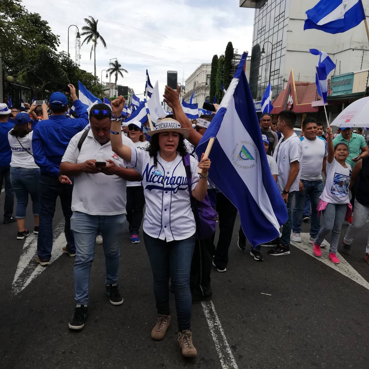casi tres mil nicaragüenses marcharon entre el parque La Merced y la Plaza de la Democracia