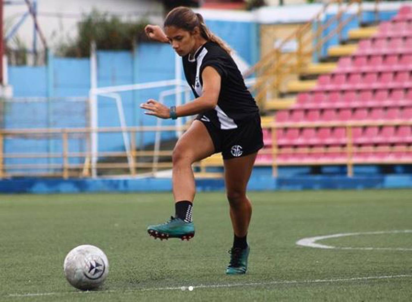 Alexa Aguilar, jugadora del Sporting FC. Instagram.