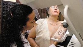 Le echamos el hombro: Fundación Anna Ross adelantará más de 100 mamografías programadas en la Caja 