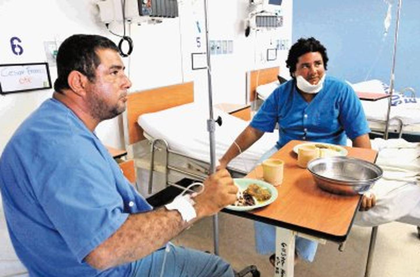 César Franco Rojas junto a Herny Montoya Gómez sobrevivieron a una naufragio de cuatro días en alta mar en Osa. Foto: Archivo GN