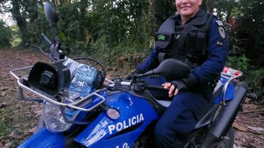 Policía cree que sobrevivió a accidente en moto para ser testigo del cariño que le tienen