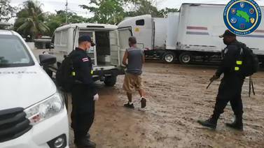 Detienen a trailero guatemalteco que aparentemente andaba borracho 