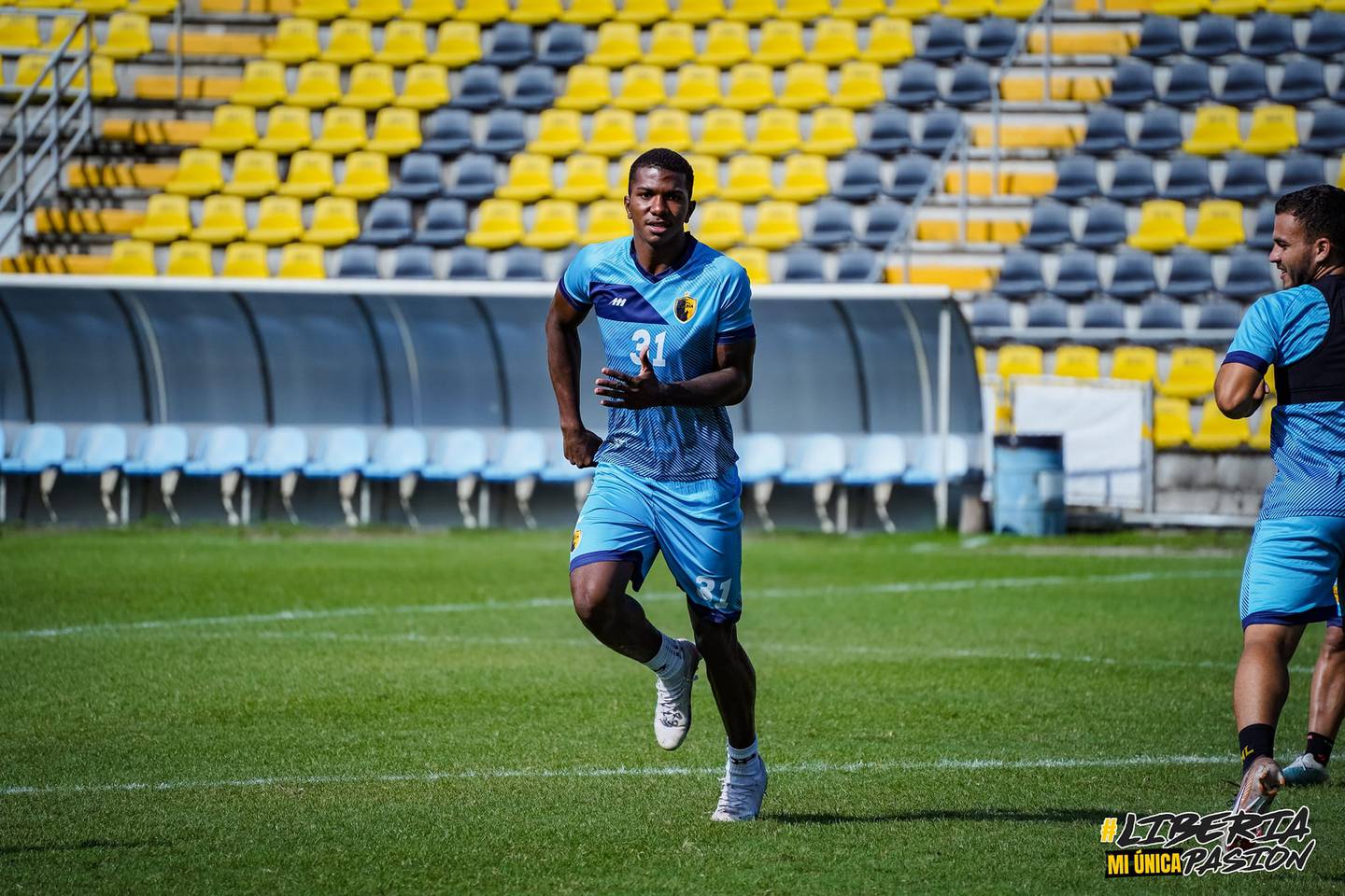 Jeyland Mitchell, nuevo fichaje de Alajuelense, mide 1.88 metros y fue convocado a la Selección de Costa Rica. Foto: Facebook Liberia