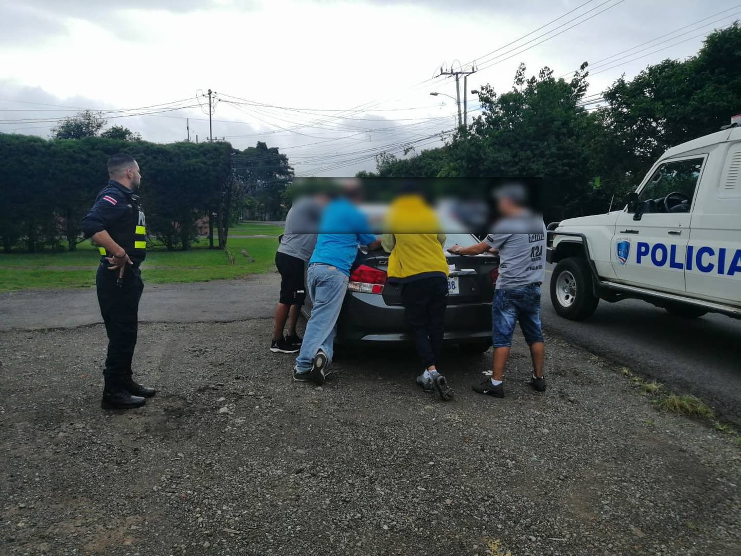 Detienen a cuatro sujetos sospechosos de robar dentro de casa en Santa Elena de San Isidro en Heredia. Foto MSP.