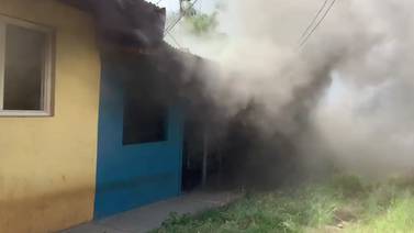 Video: Incendio consumió cinco casas en Alajuela