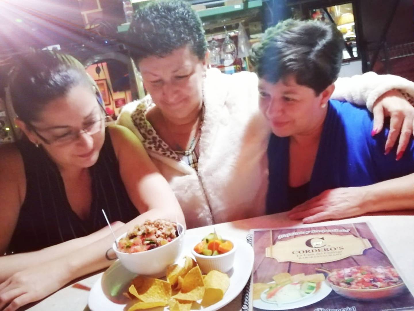 Las hijas del inventor del chifrijo reabren el bar restaurante que fundó don Miguel Cordero. En la foto, Lilliana, Yorleny y Andrea.