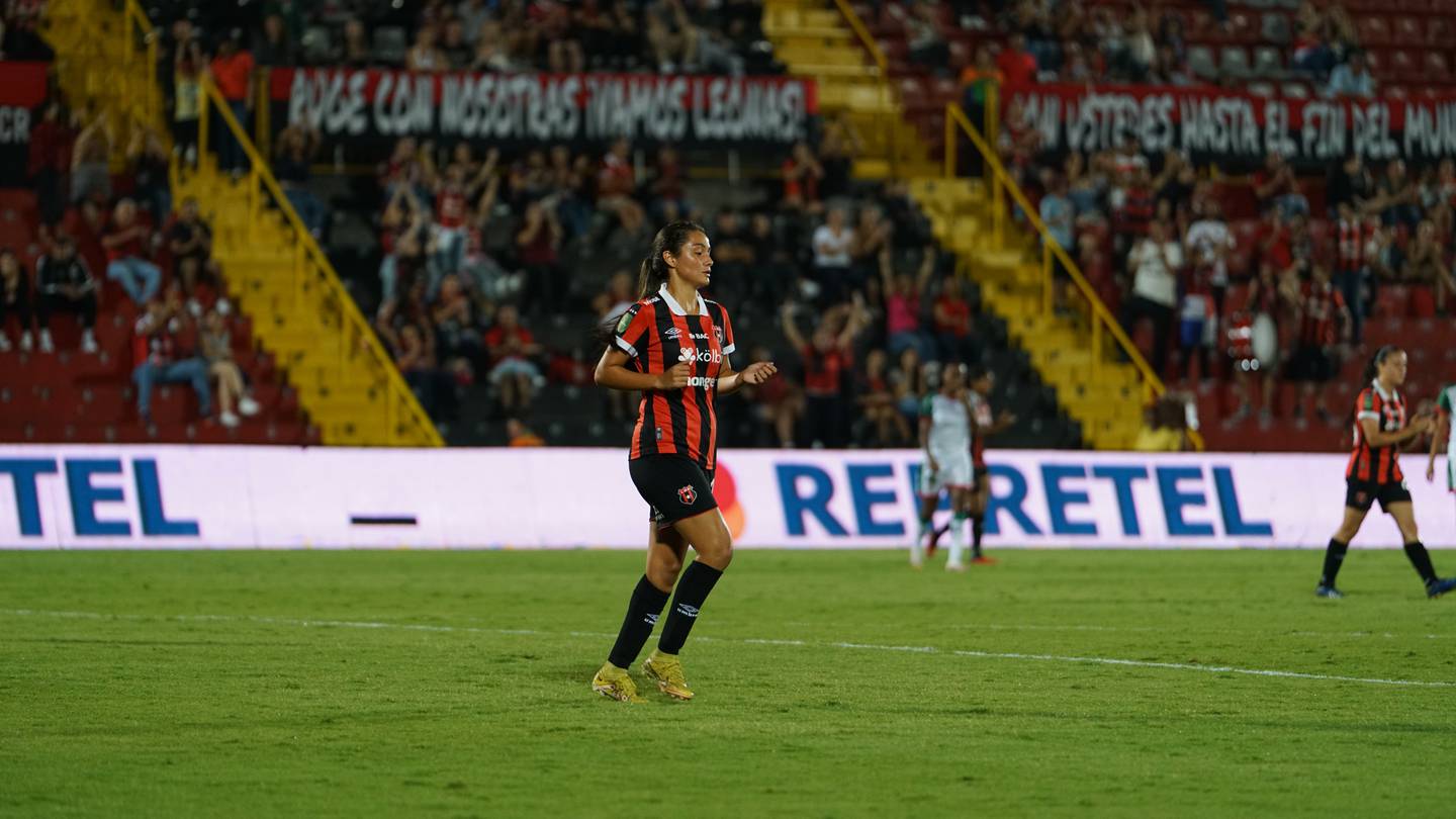 Ángela Mesén abrió el marcador para Alajuelense en la goleada ante Puerto Viejo. Foto: Prensa LDA