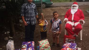 Amigos les alegraron la Navidad a los tres hijos de taxista asesinada
