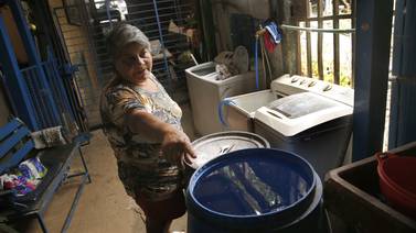 Defensoría pide a Aresep rechazar aumento en tarifas de agua