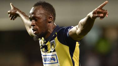 (Video) Usain Bolt marca doblete en su primer partido como titular