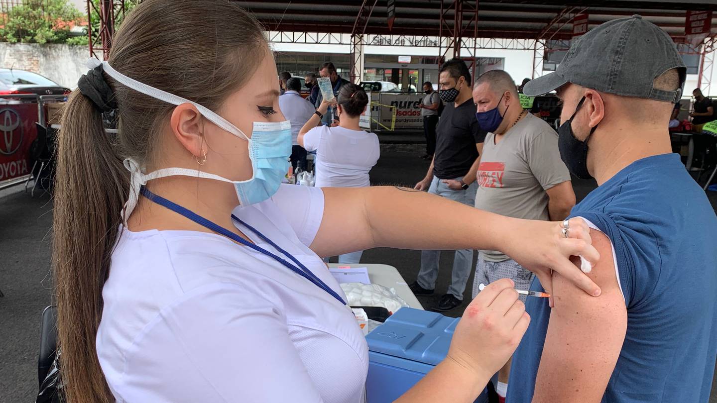Entre el sábado 29 y el domingo 30 de mayo del 2021, la CCSS, en 24 áreas de Salud, vacunó 15.544 personas contra el covid-19