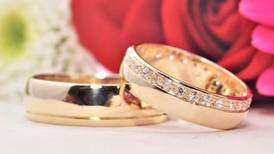 Parejas denuncian calvario con joyería por  incumplimiento con anillos de matrimonio  